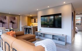 99Rentall Apt privado por piso WiFi y parqueadero privado, ubicacion Top
